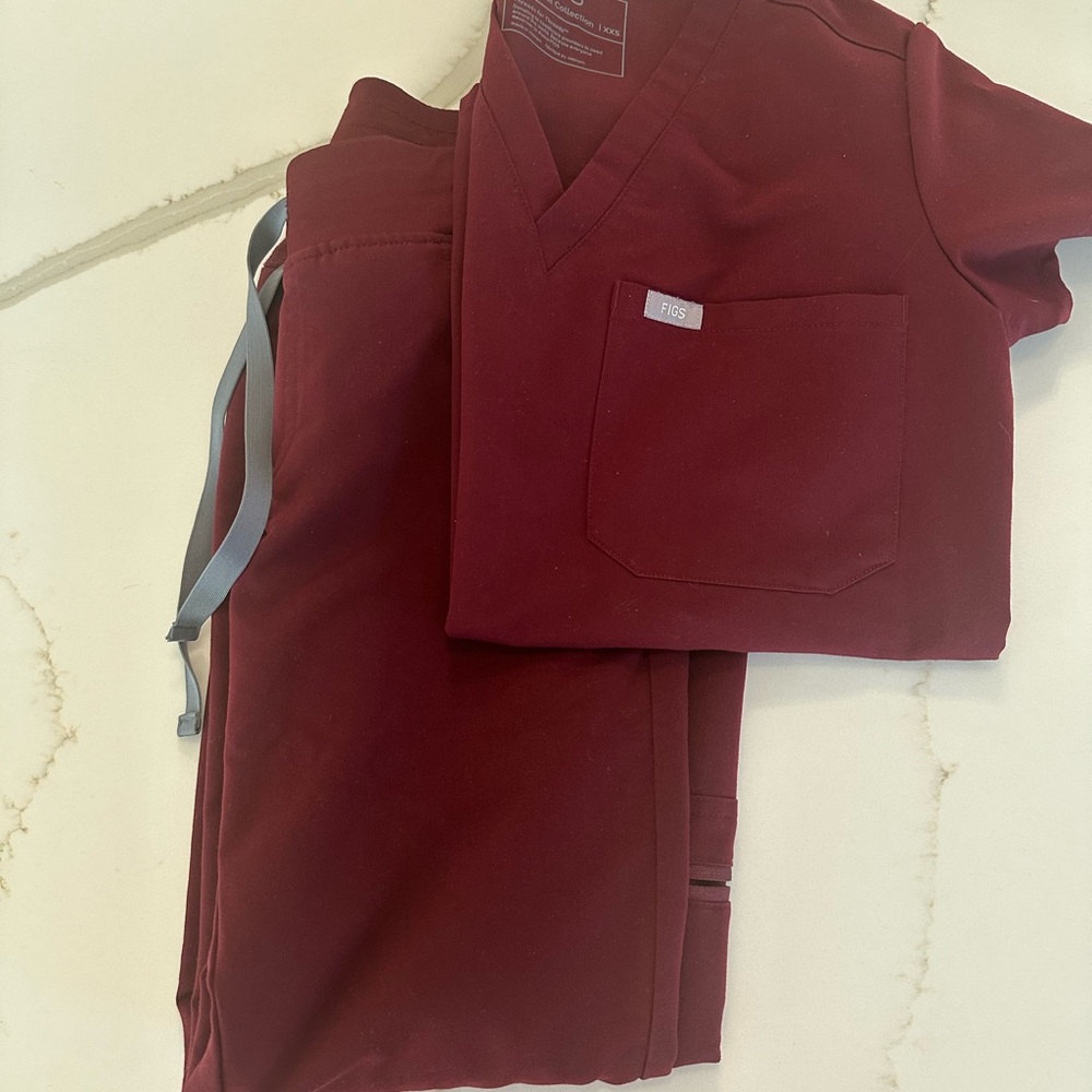Figs Maroon Scrub Set